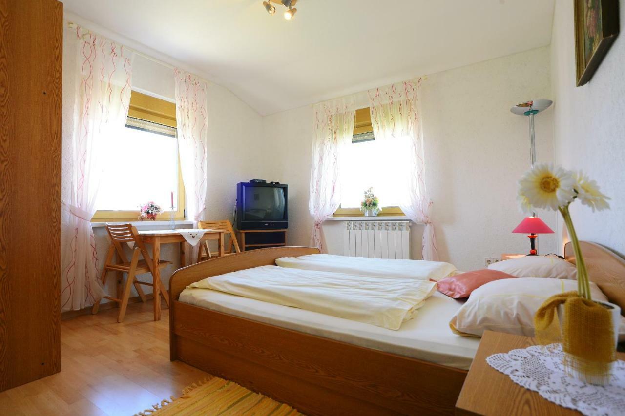 Ferienhaus Tomic Nedeščina エクステリア 写真