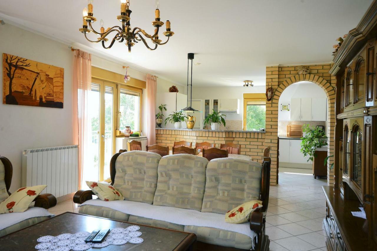 Ferienhaus Tomic Nedeščina エクステリア 写真